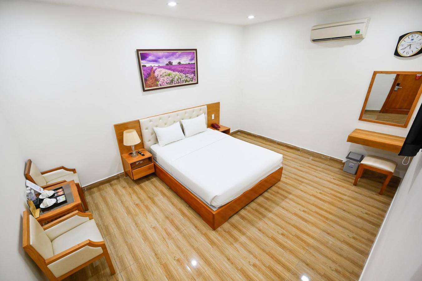 Vivian Airport Saigon 3*